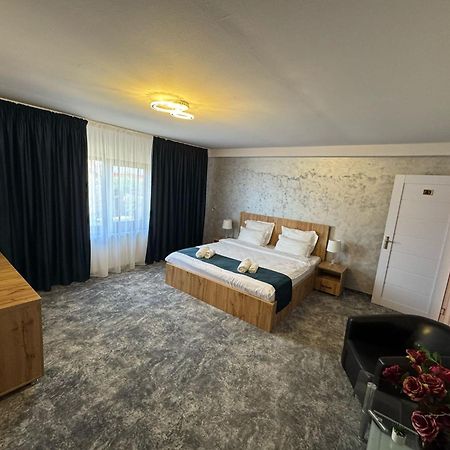 Hotel Imperium & Pool Caracal Exterior foto
