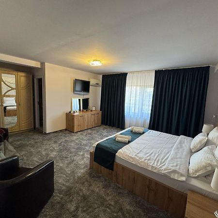 Hotel Imperium & Pool Caracal Exterior foto