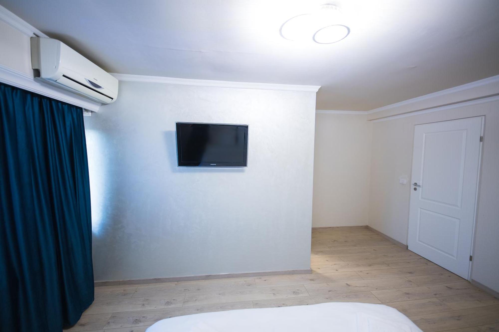 Hotel Imperium & Pool Caracal Exterior foto