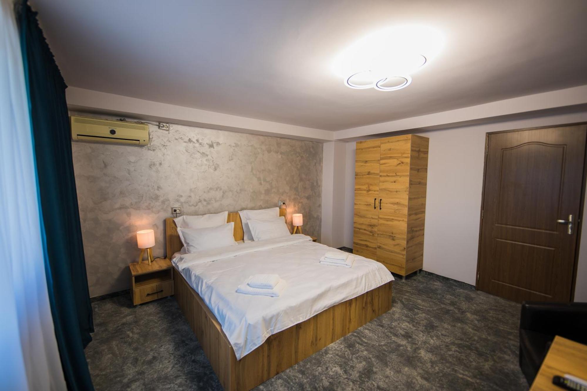 Hotel Imperium & Pool Caracal Exterior foto