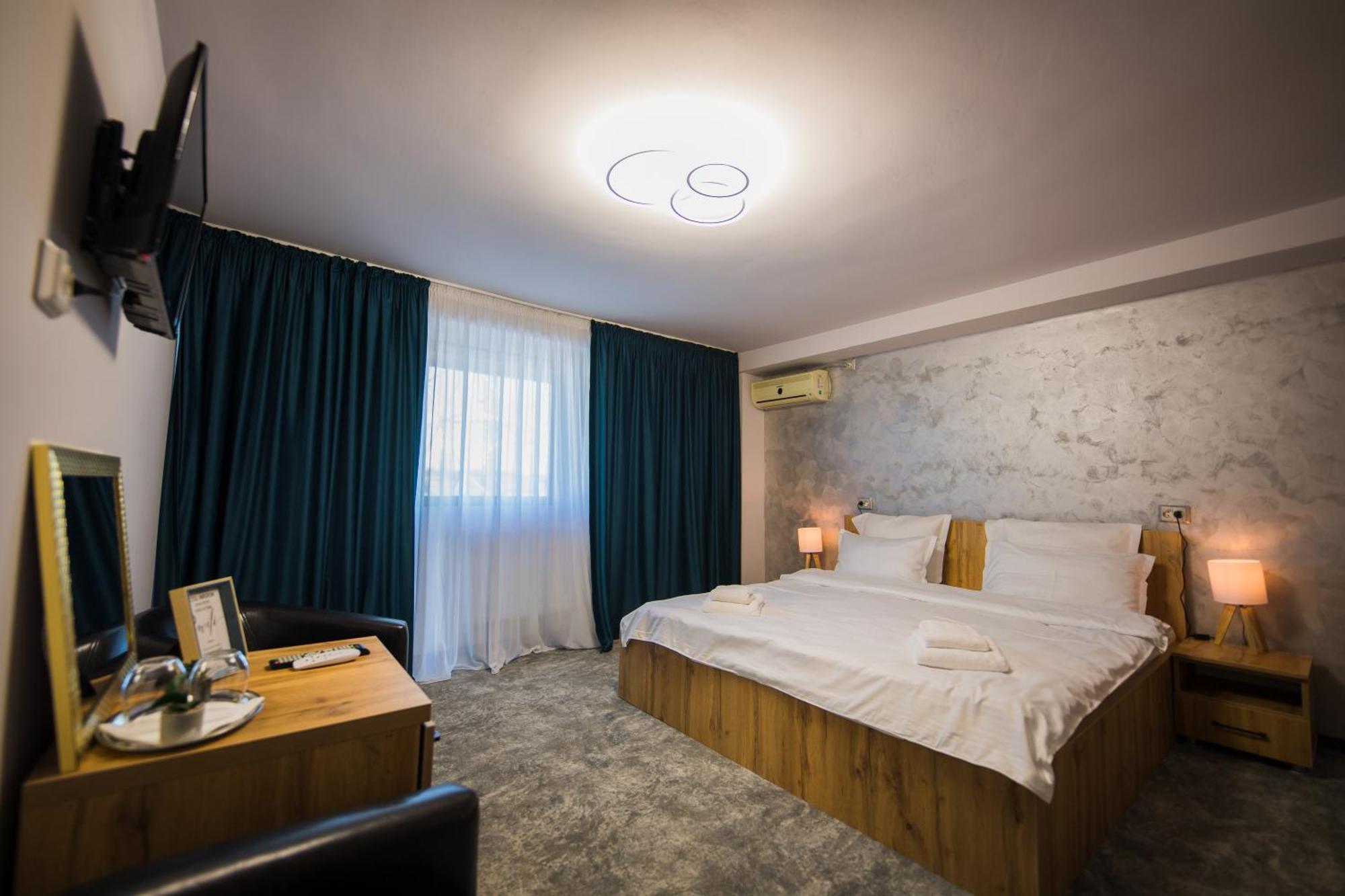 Hotel Imperium & Pool Caracal Exterior foto