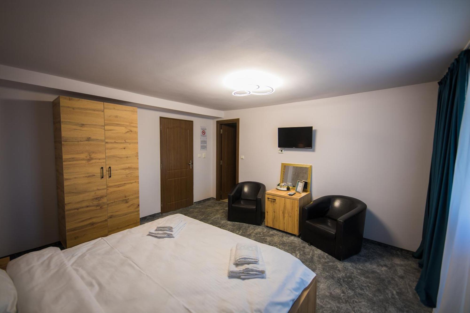 Hotel Imperium & Pool Caracal Exterior foto