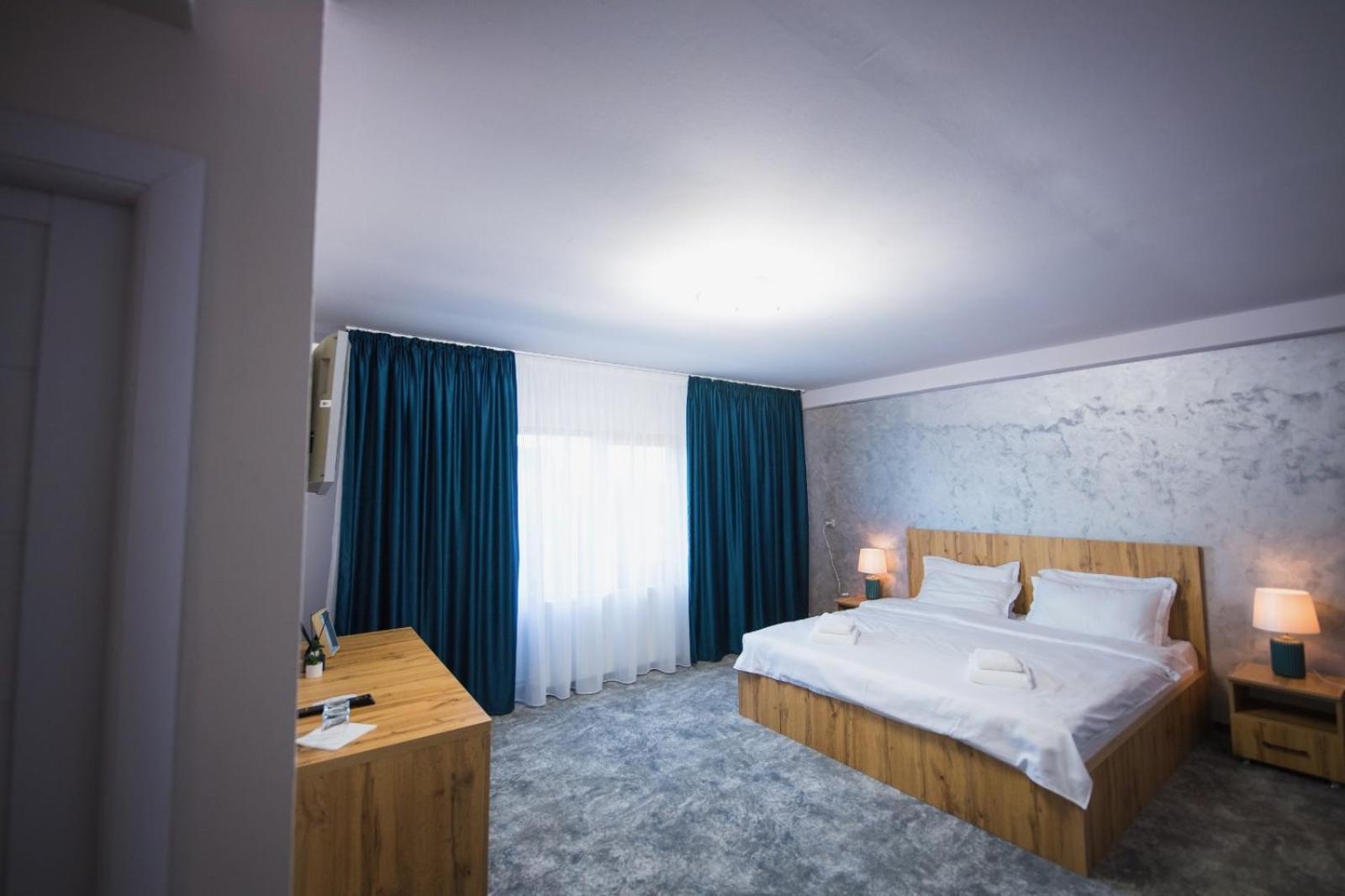 Hotel Imperium & Pool Caracal Exterior foto