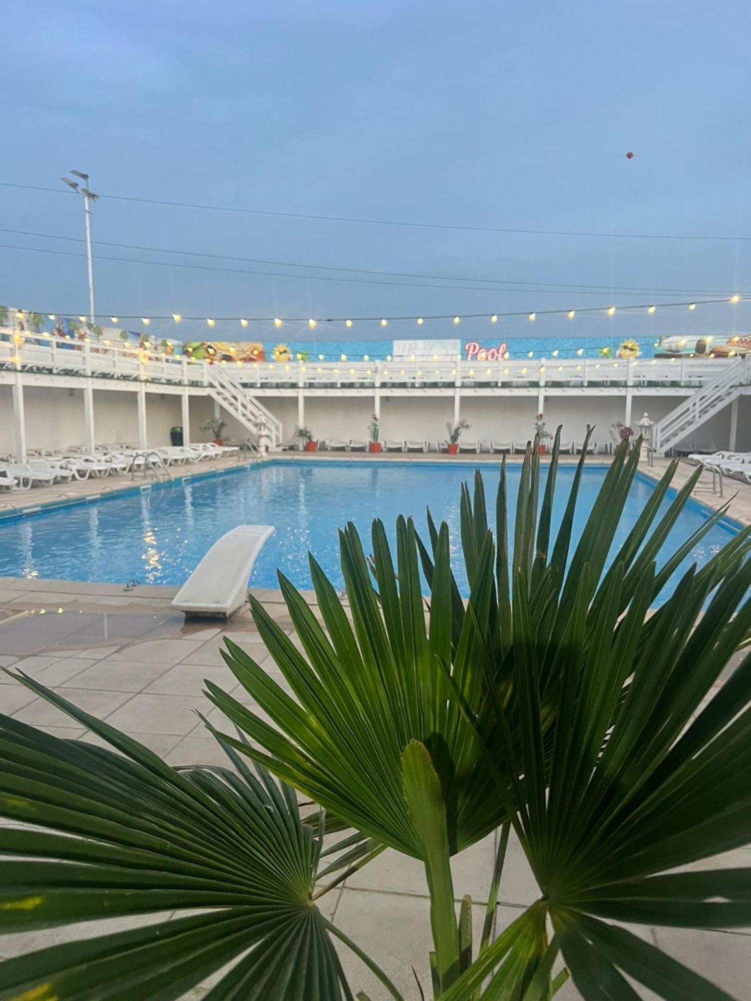 Hotel Imperium & Pool Caracal Exterior foto