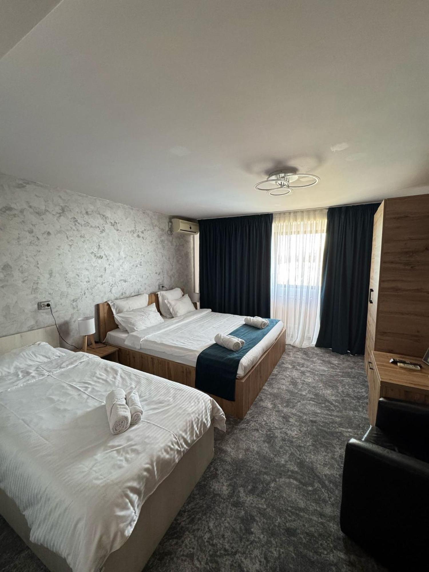 Hotel Imperium & Pool Caracal Exterior foto