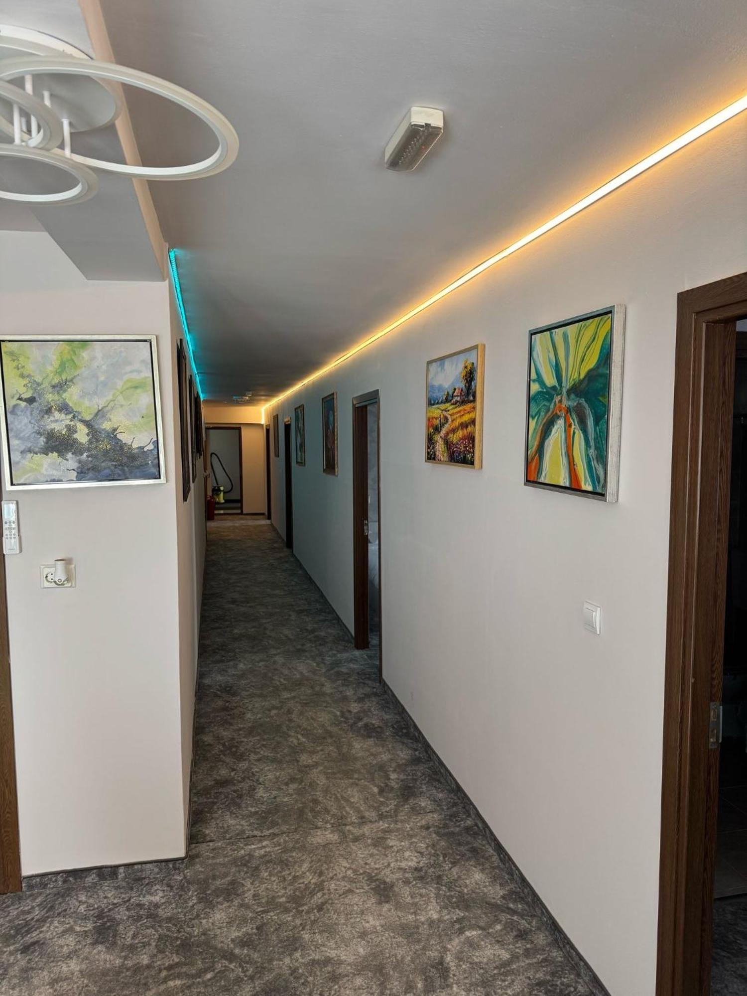 Hotel Imperium & Pool Caracal Exterior foto