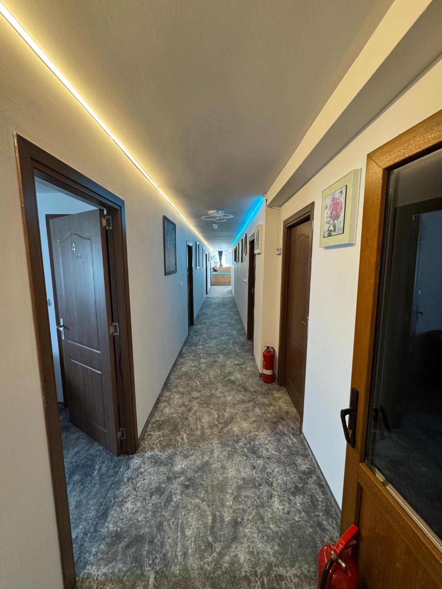 Hotel Imperium & Pool Caracal Exterior foto