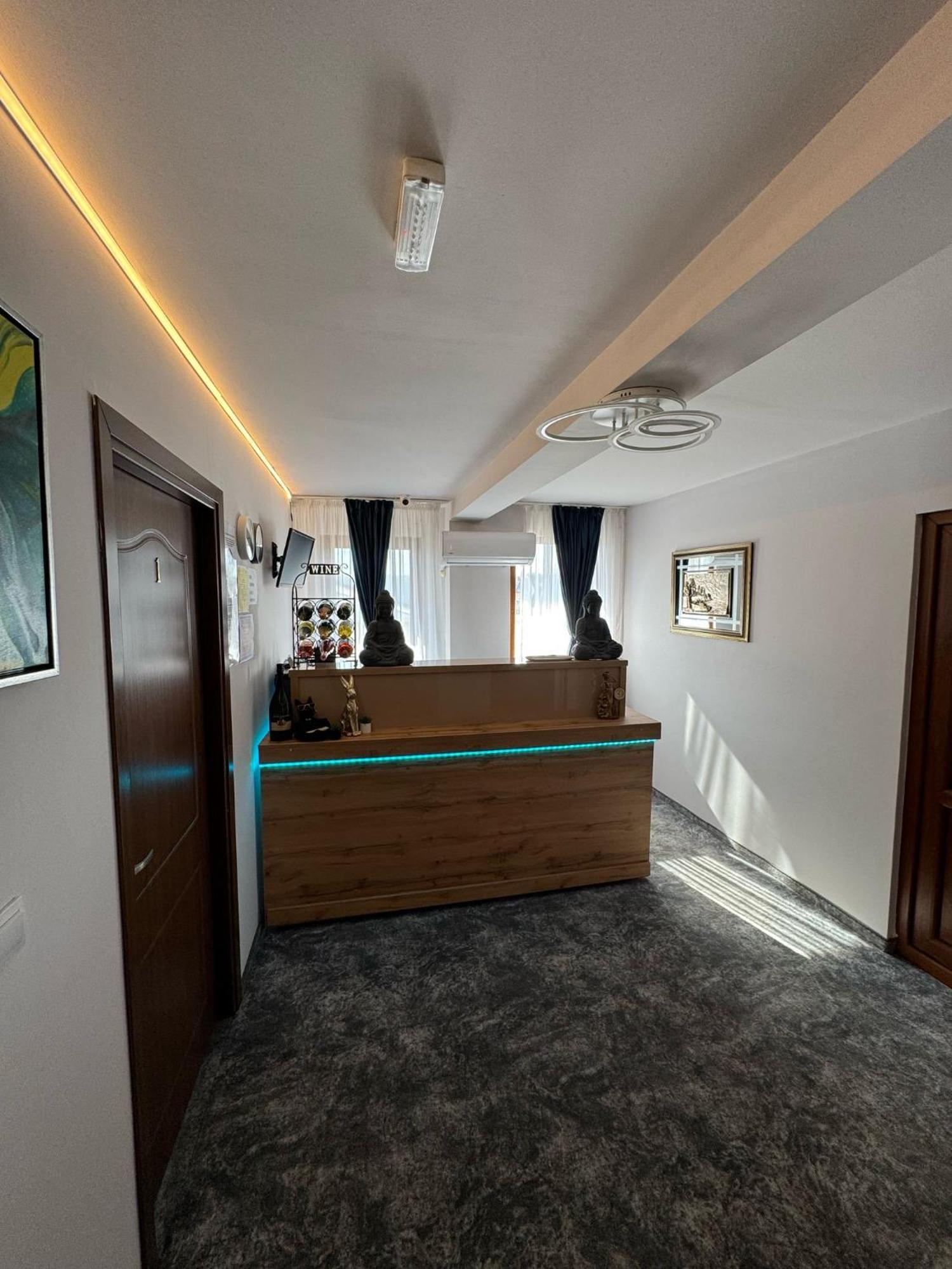 Hotel Imperium & Pool Caracal Exterior foto