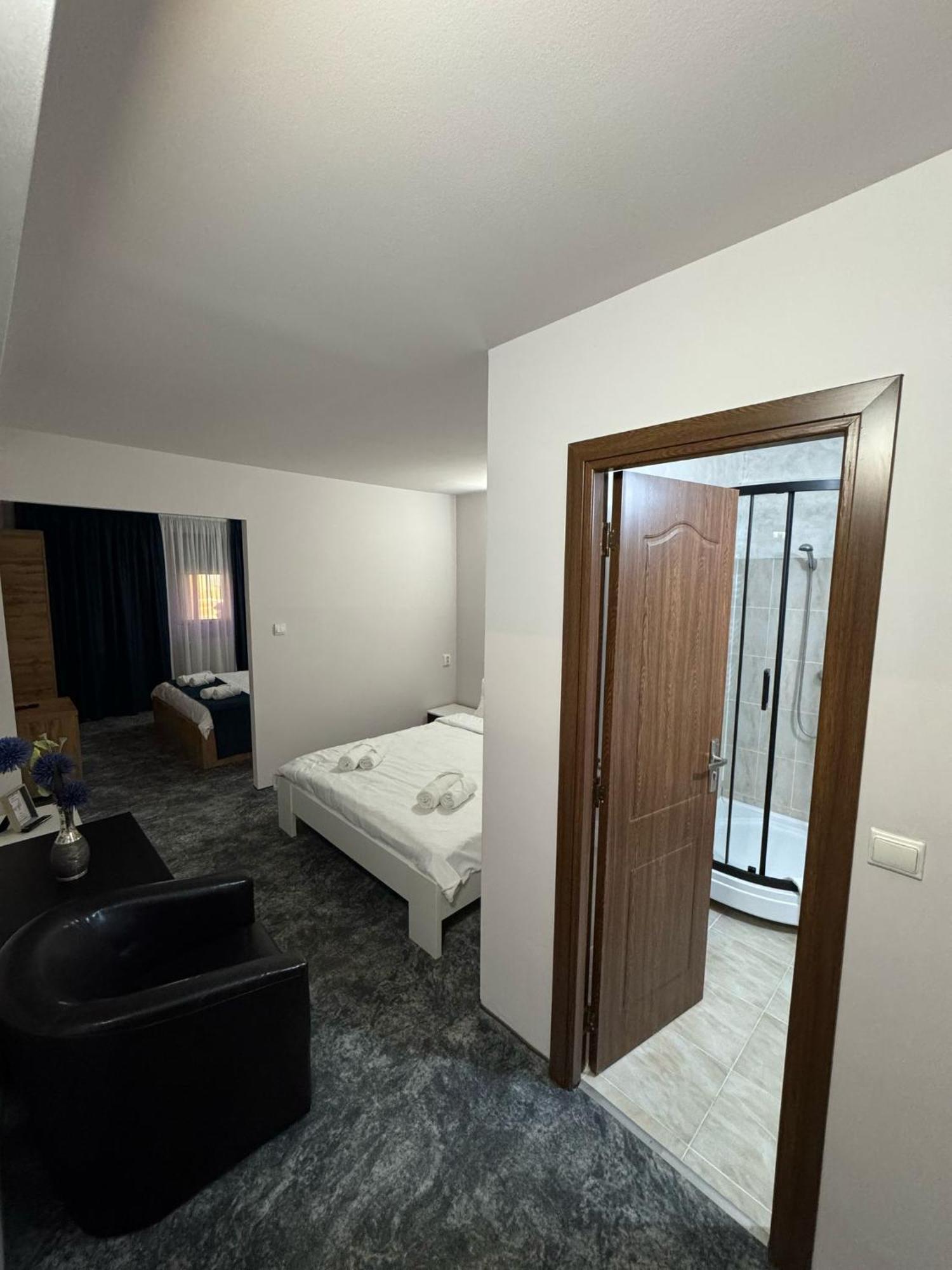 Hotel Imperium & Pool Caracal Exterior foto