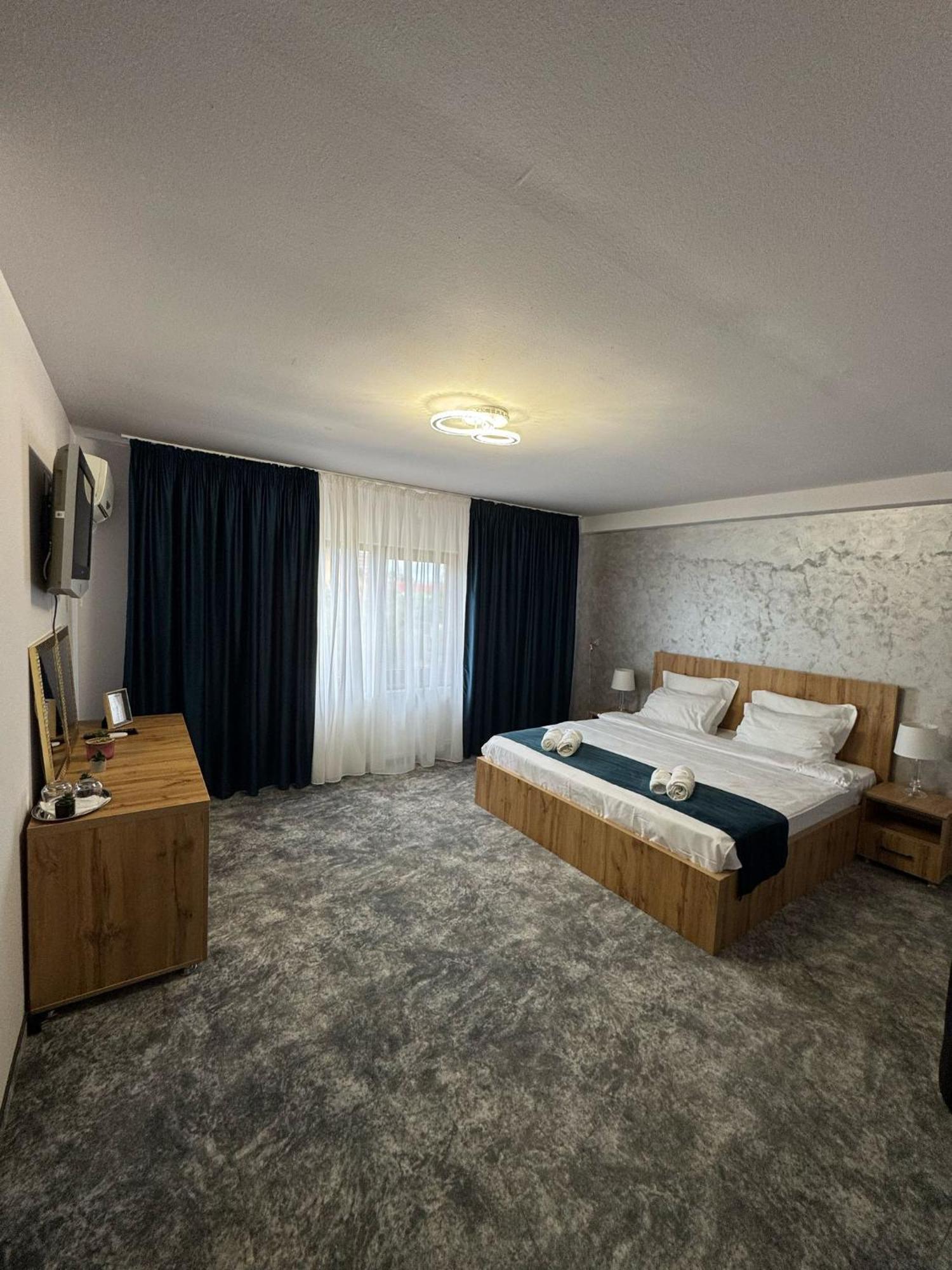Hotel Imperium & Pool Caracal Exterior foto
