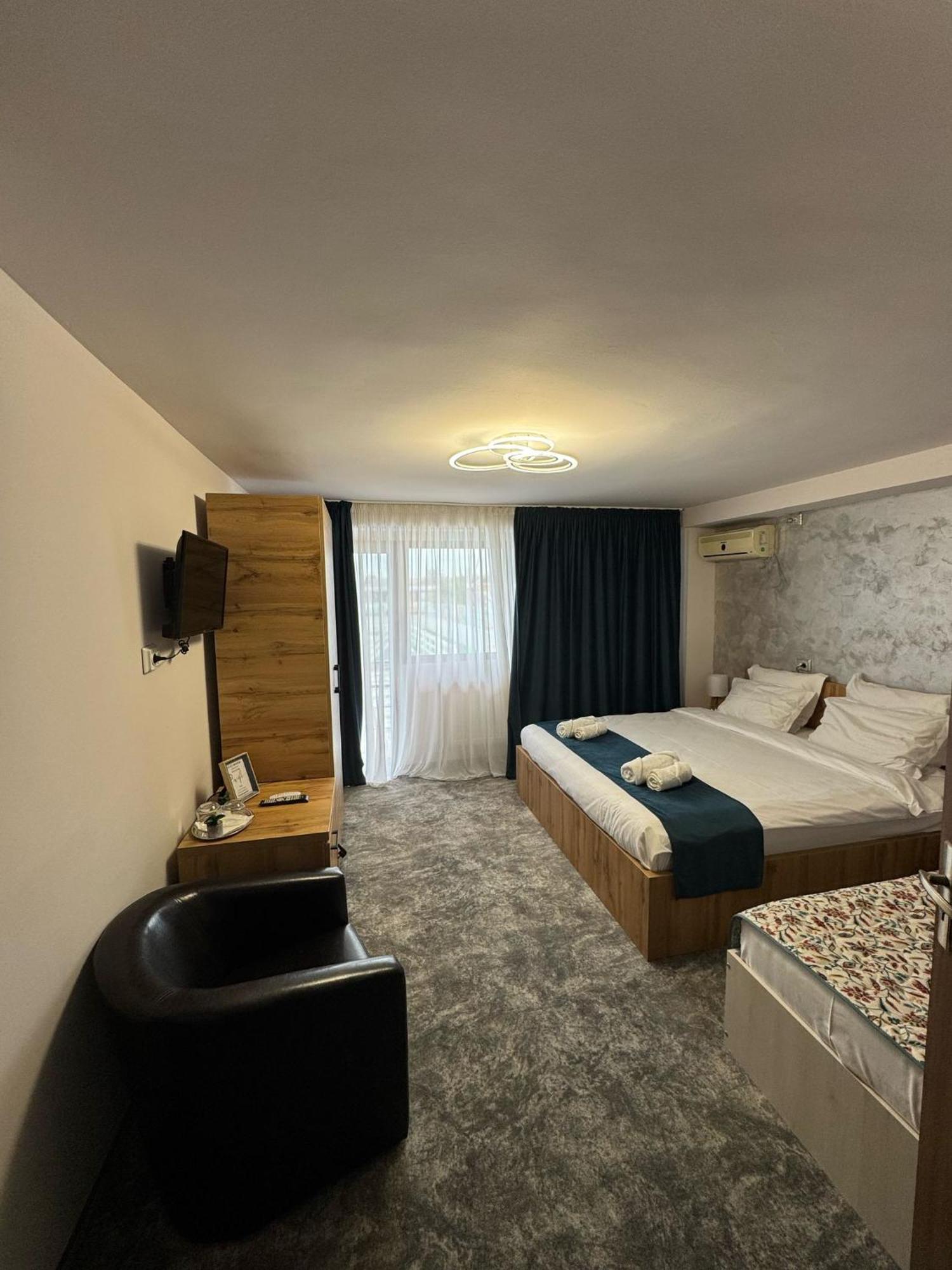 Hotel Imperium & Pool Caracal Exterior foto